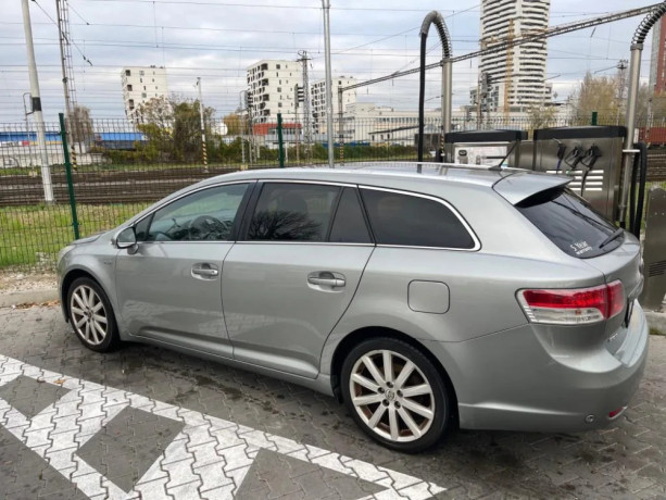 toyota-avensis-combi-110kw-automat-big-0