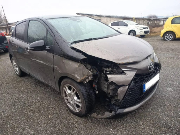 toyota-yaris-15-vvt-ie-selection-multidrive-s-big-2