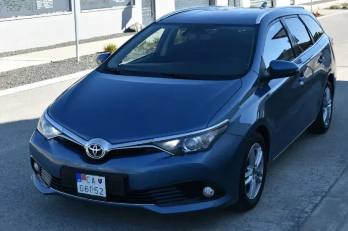 toyota-auris-touring-sports-14-l-d-4d-active-big-0
