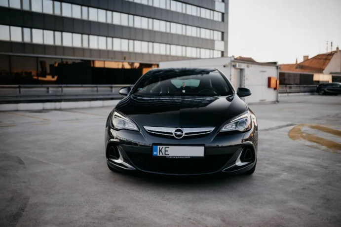 opel-astra-gtc-hatchback-206kw-manual-big-1