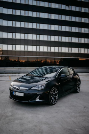 opel-astra-gtc-hatchback-206kw-manual-big-0