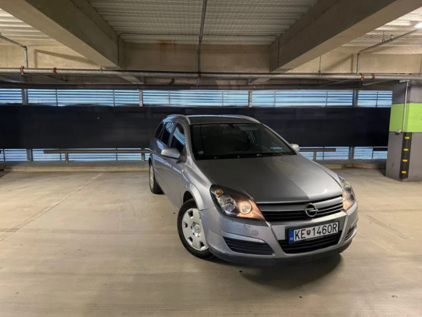 opel-astra-sport-tourer-19cdti-88kw-big-1