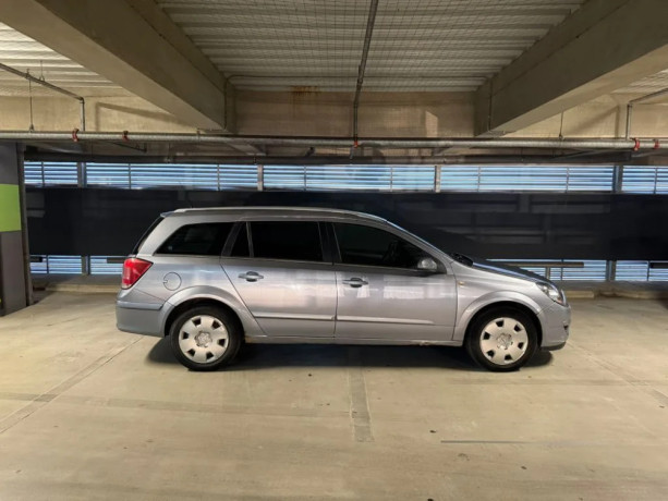opel-astra-sport-tourer-19cdti-88kw-big-2