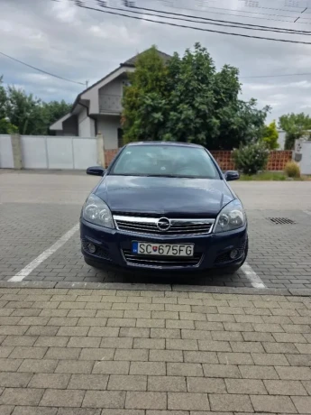 opel-astra-h-big-1