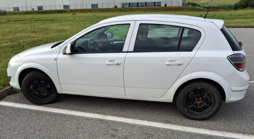 opel-astra-16-16v-essentia-85kw115hp-m5-big-0