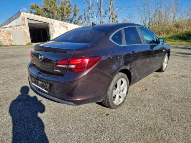 opel-astra-pojazdne-14-turbo-cosmo-2014-benzin-140-000-km-103-kw-m6-big-1