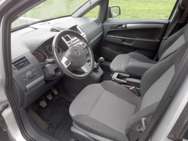 opel-zafira-b-big-3