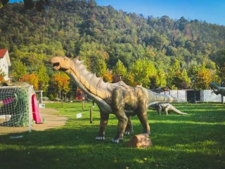 interaktivna-vystava-dinosaurov-dinoxpark-na-prenajom