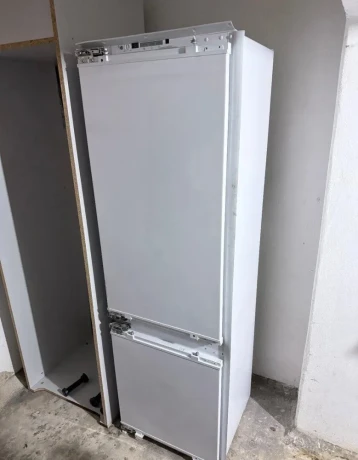 vstavana-chladnicka-beko-cbi7703f-big-0