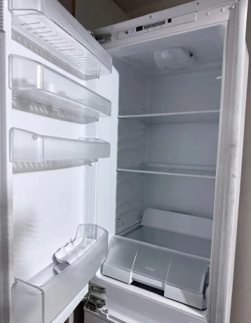 vstavana-chladnicka-beko-cbi7703f-big-1
