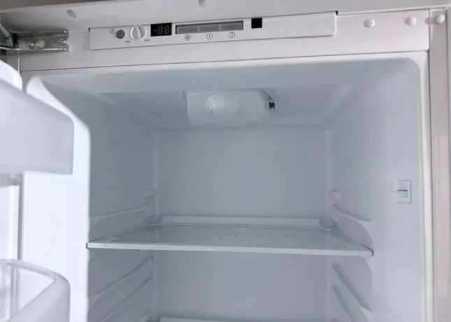 vstavana-chladnicka-beko-cbi7703f-big-2