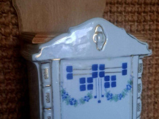 cislom-znacena-nastenna-nadoba-na-muku