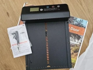 automaticke-dvierka-do-kurnika-s-casovacom