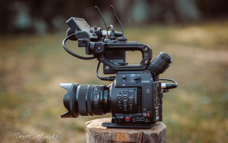 canon-c200-17-55-f28-is-35-f2-is-big-1