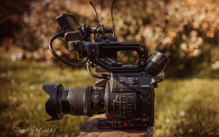 canon-c200-17-55-f28-is-35-f2-is-big-3