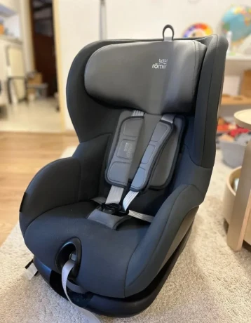 britax-romer-trifix-2-i-size-isofix-top-tether-big-0