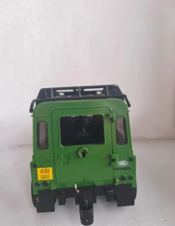 bruder-land-rover-defender-02589-s-privesom-big-2