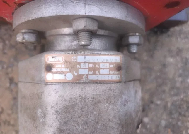 hydraulicke-cerpadlo-s-prevodovkou-big-1