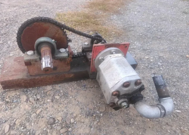 hydraulicke-cerpadlo-s-prevodovkou-big-2