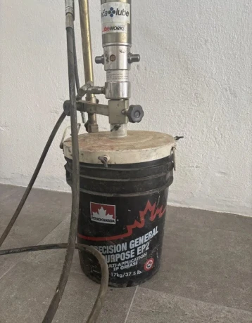 predam-pneumaticke-mazacie-a-hydraulicke-cerpadlo-big-1