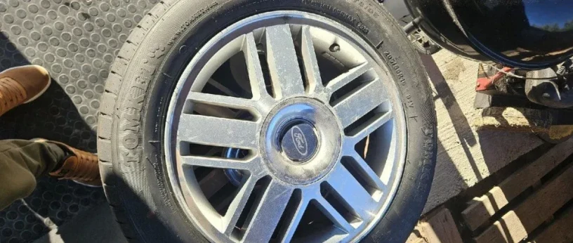 disky-5x108-plus-pneu-205-55r16-big-0