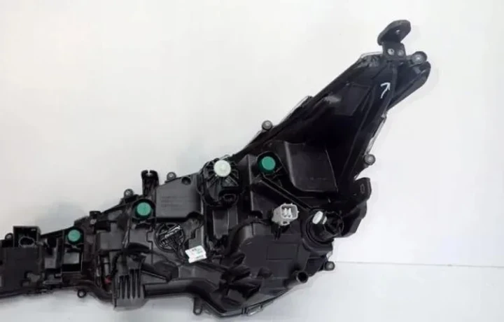 toyota-corolla-svetlo-full-led-e21-2018-21-big-1