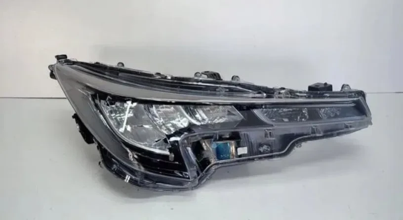 toyota-corolla-svetlo-full-led-e21-2018-21-big-0