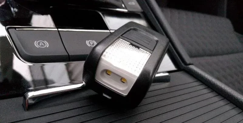origo-skoda-vw-led-baterka-do-kufra-big-1
