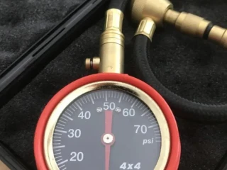 deflator-tlakomer