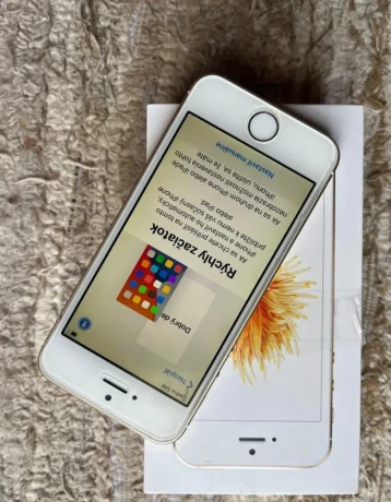 iphone-se-2016-first-gen-64gb-ios-14-big-0