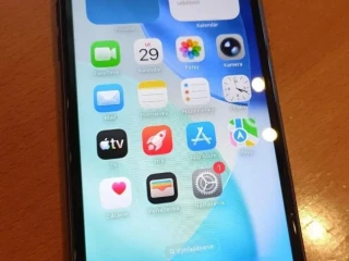 iphone-11-64-gb-cierny-velmi-pekny-zachovaly-kus
