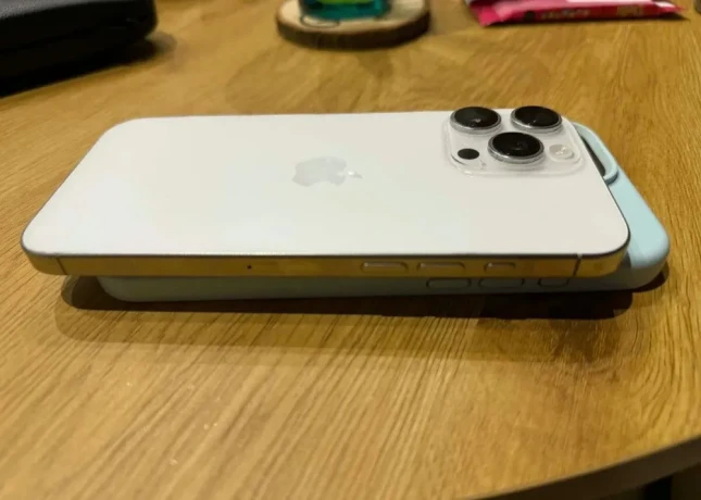 apple-iphone-16-pro-max-1-tb-big-4