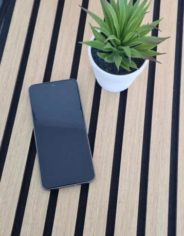 google-pixel-8-hazel-1-rok-zaruka-big-2