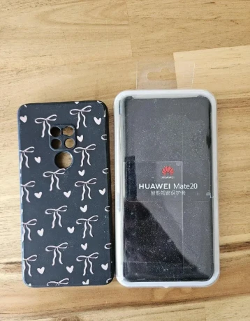 darujem-dva-obaly-na-mobil-huawei-mate-20-big-0