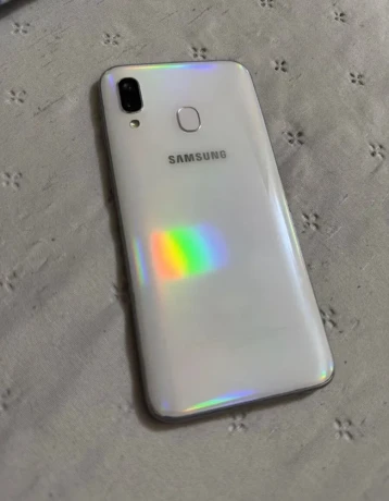 samsung-galaxy-a40-top-stav-big-3