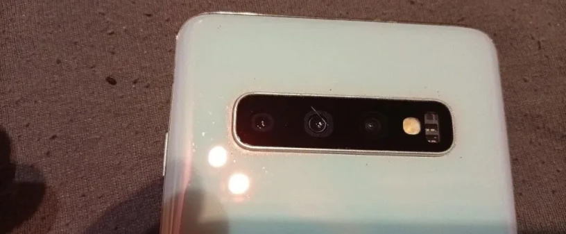 predam-poskodeny-samsung-s10-big-3