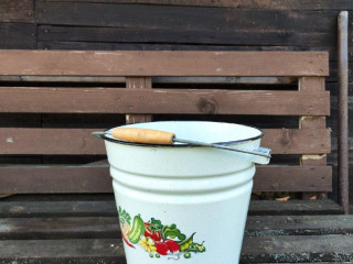 smaltovane-vedro-s-motivom