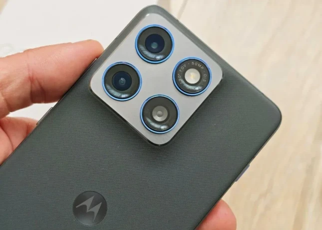 motorola-edge-70-gaget-grey-top-stav-zaruka-big-4
