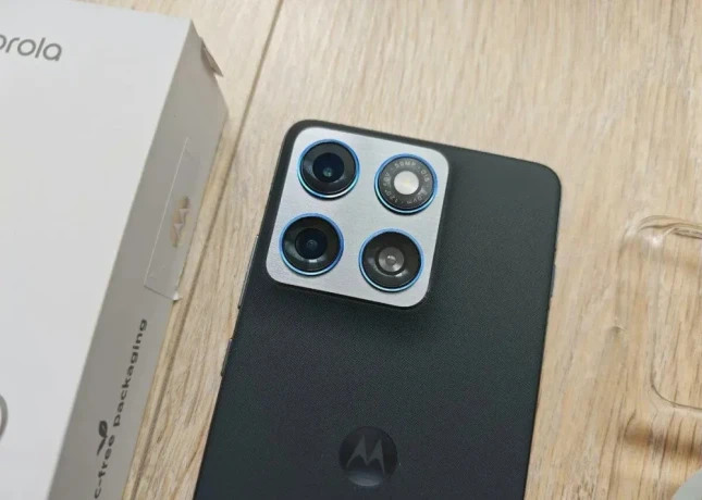 motorola-edge-70-gaget-grey-top-stav-zaruka-big-3