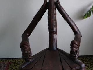 predam-krasne-starozitne-vyrezavane-kreslo