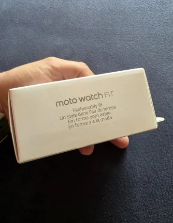 motorola-moto-watch-fit-big-1