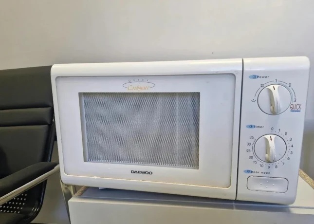 mikrovlnka-daewoo-model-kor-6105-big-0