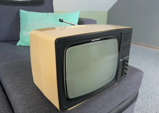 vintage-tesla-prenosny-televizor-merkur-4160ab-big-2