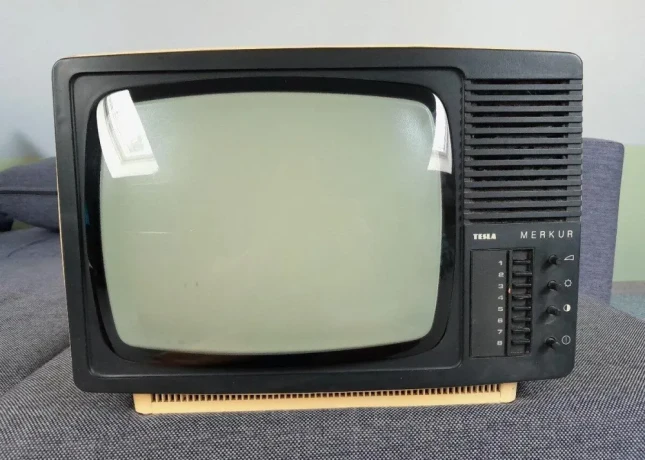 vintage-tesla-prenosny-televizor-merkur-4160ab-big-0