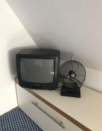 retro-prenosny-televizo-big-0