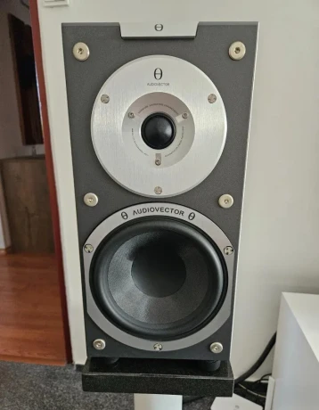 audiovector-sr1-signature-big-0