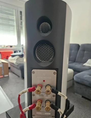 audiovector-sr1-signature-big-2