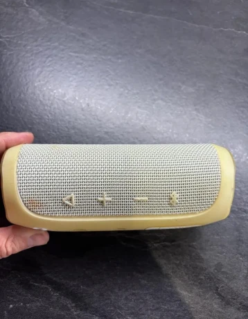 jbl-flip-4-white-big-2