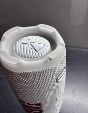 jbl-charge-6-white-big-2