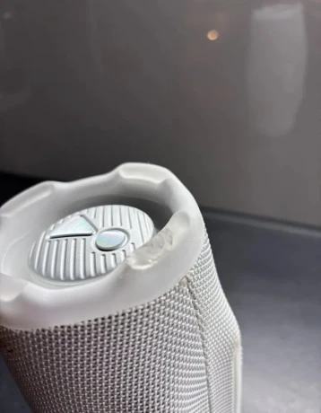 jbl-charge-6-white-big-3
